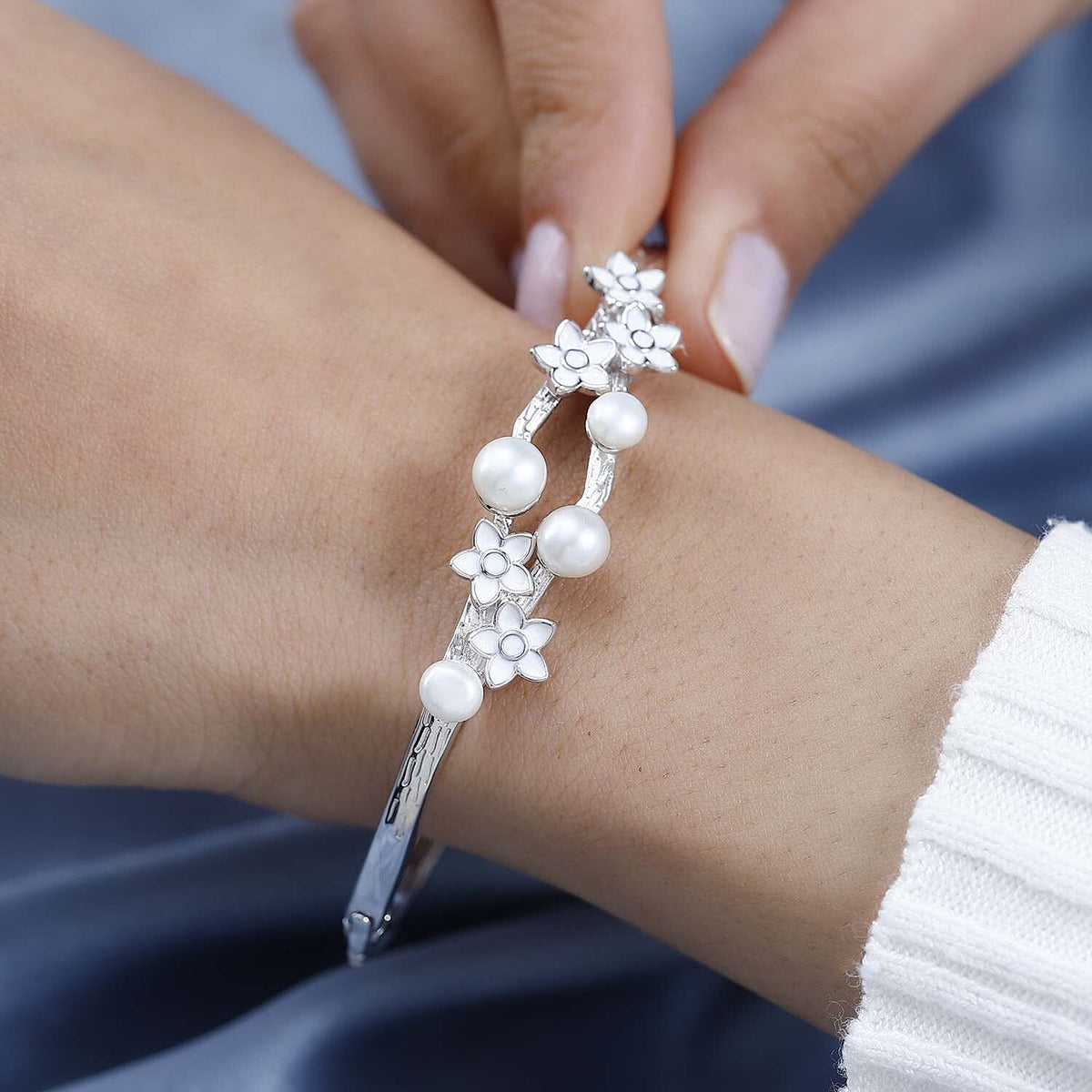 One Time CloseOut Deal- White Fresh Water Pearl Enamelled Bangle (Size 7.5) 7578061 3