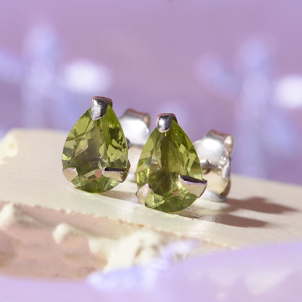 9K White Gold Hebei Peridot Stud Earrings 1.48 Ct 7631424 1