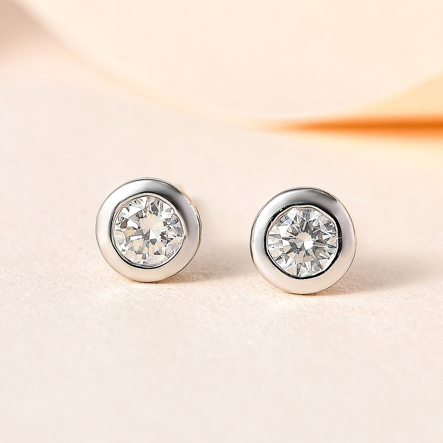 9K White Gold Solitaire Diamond Earrings 0.21 Ct 7646633 2
