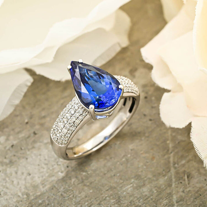 Appraised and Certified 4.8 Ct. Tanzanite, Diamond Solitaire Ring in 950 Platinum 7937576 2