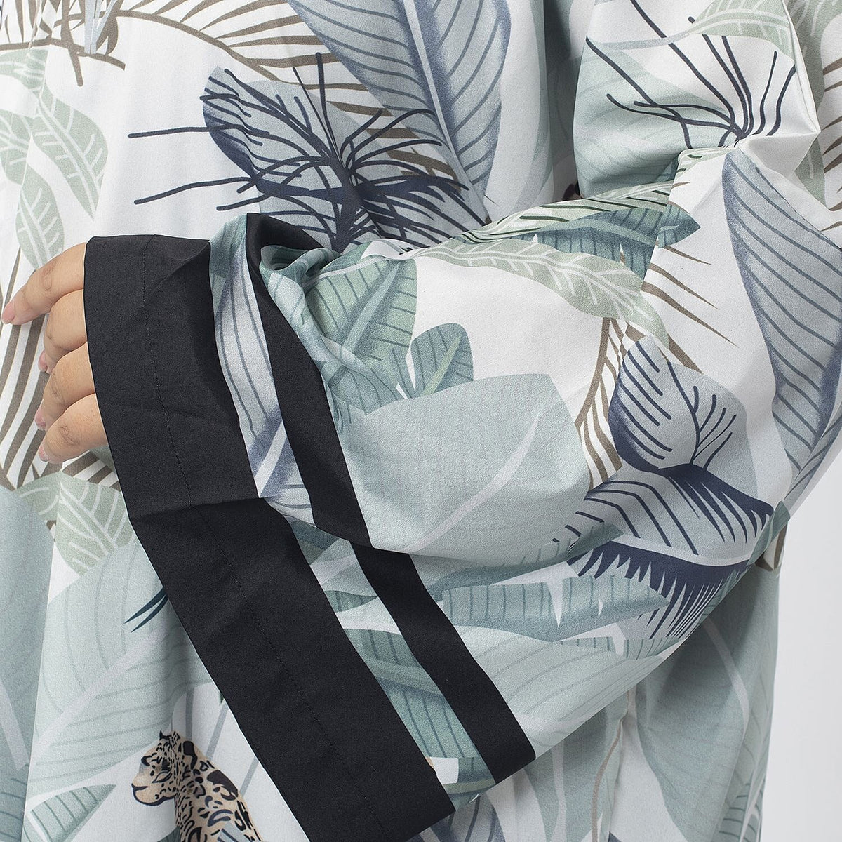 Tamsy Printed Kimono (Size L) - Green 7545672 4