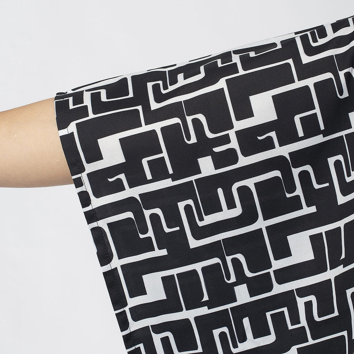 Printed Top (Size S) - Black &amp; White V32622871 7
