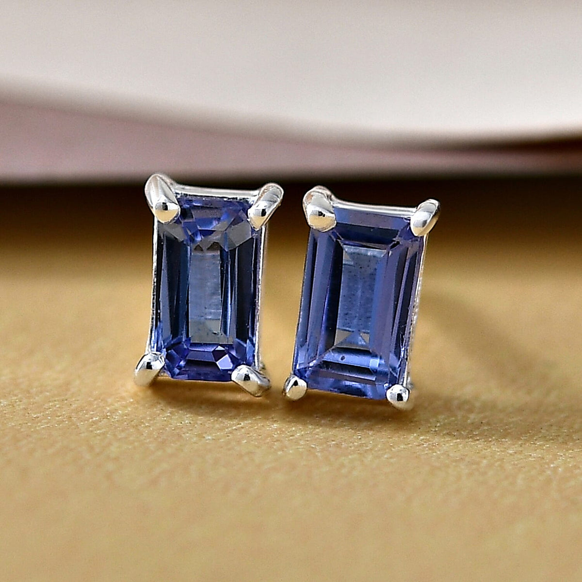 Tanzanite Stud Earrings in Sterling Silver 8894948 2