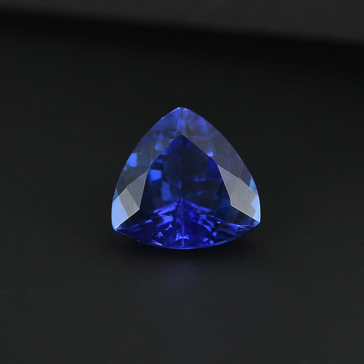Tanzanite Loose Gemstone in Trillion Shape Size Varies 8054985 1