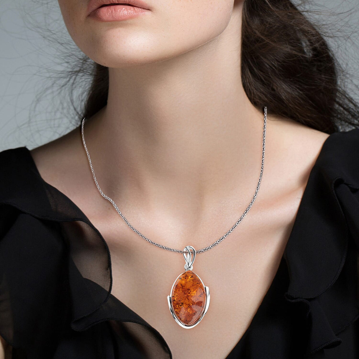 Amber Pendant in Sterling Silver 24.50 Ct. 8219683 1
