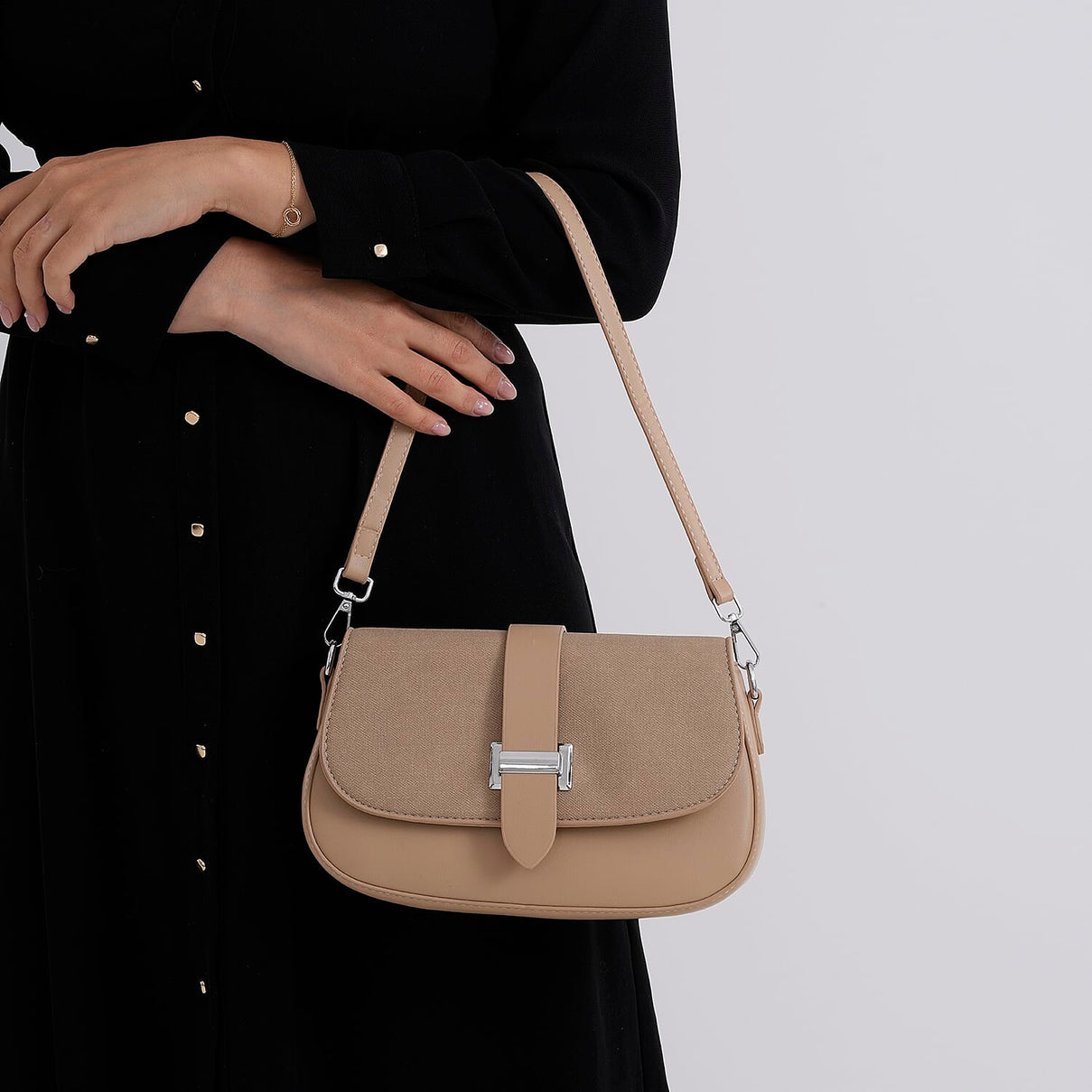 Two-Tone Saddle Bag With Crossbody Strap V32513836 4