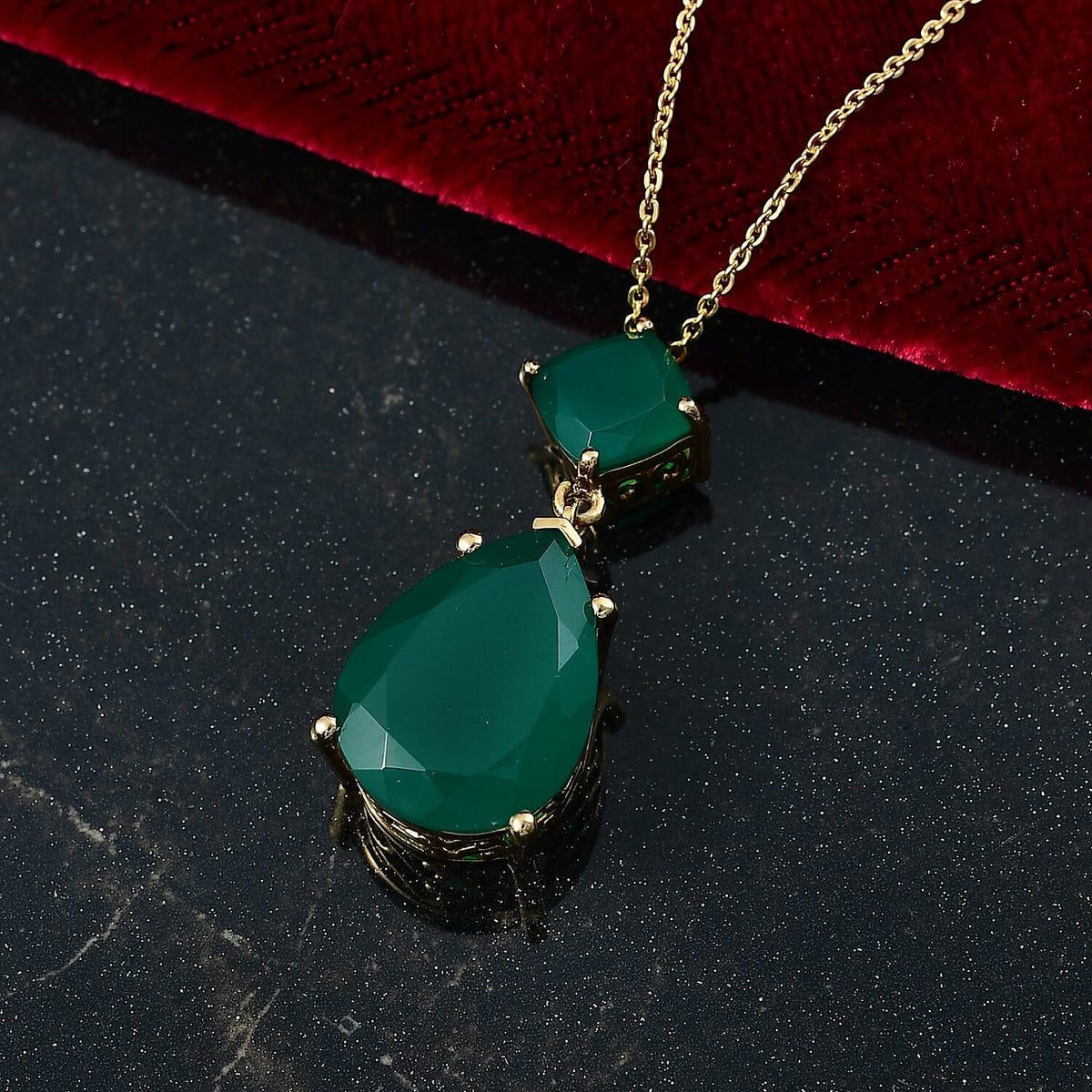 Verde Onyx Pendant with Chain (Size 20) in Yellow Gold Plating Sterling Silver 8.47 Ct. 4405146 3