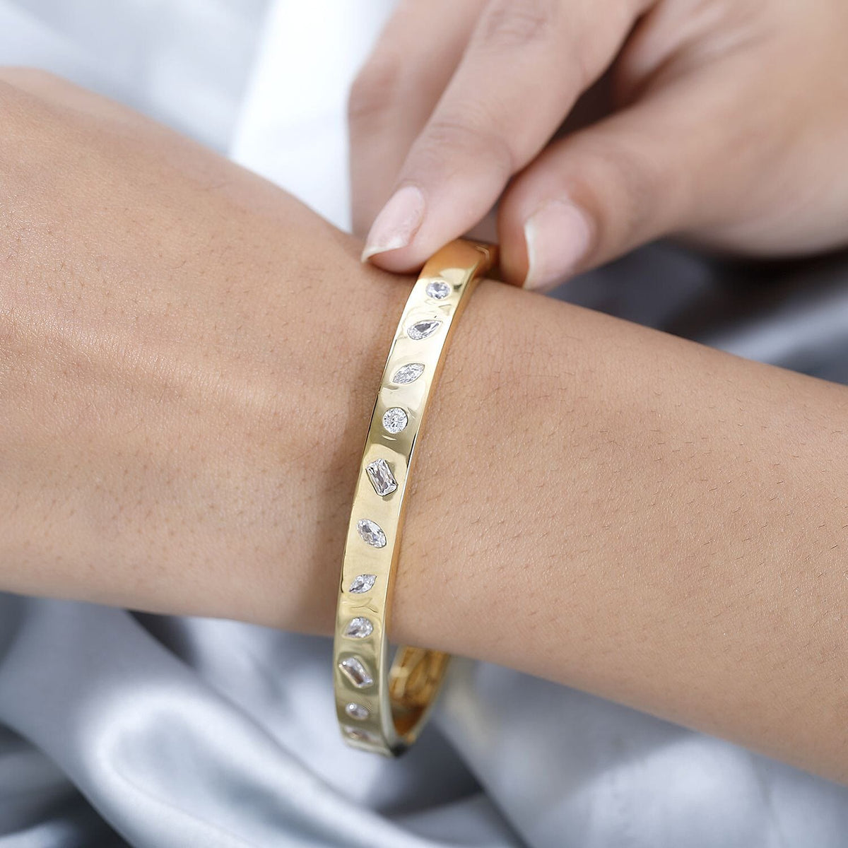 One Time NY Designer Close Out- Flush Set Hinged Bangle 7622806 2