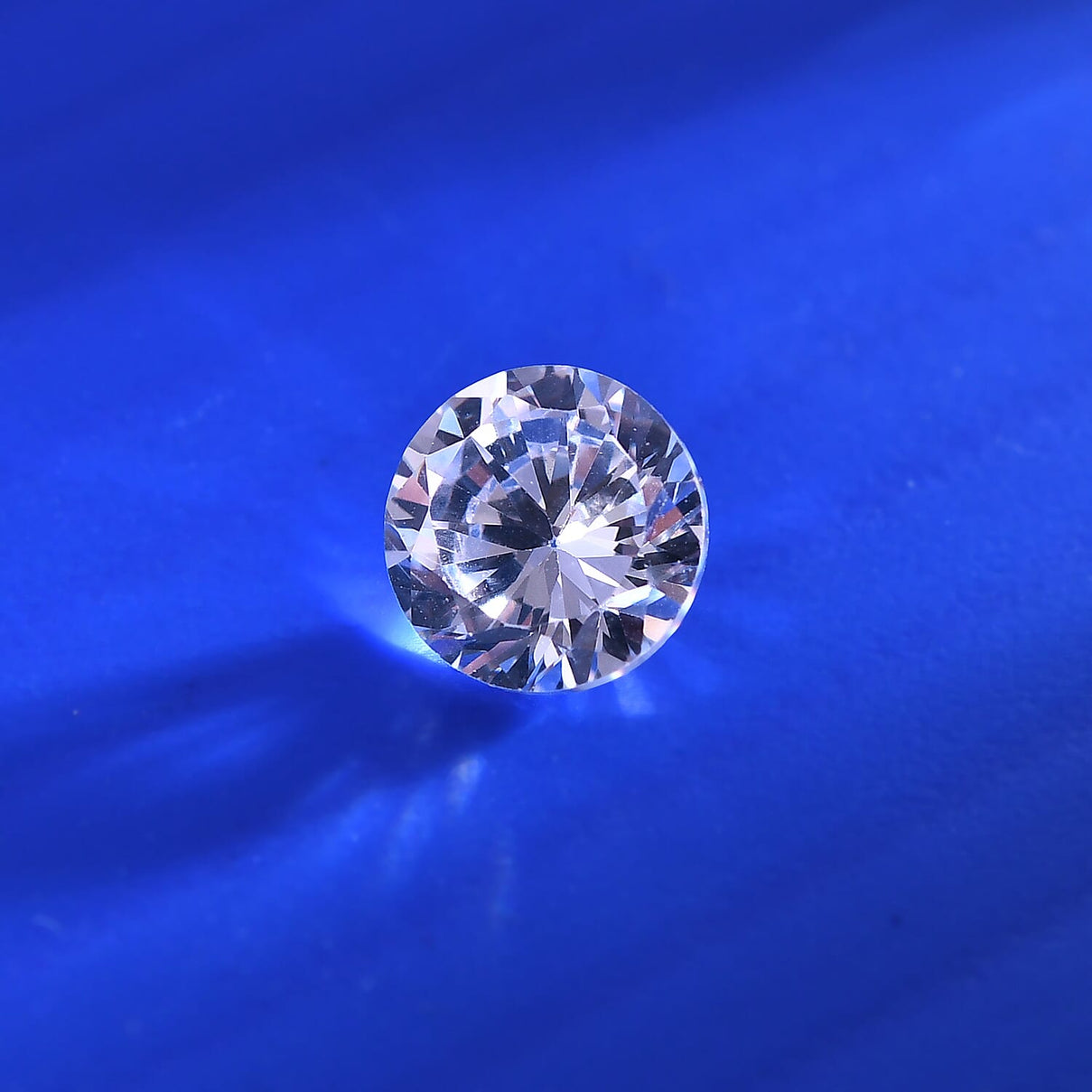 1.7 Ct. White Cubic Zirconia Loose Gemstone in Round Shape (6.5 mm) 8071354 1