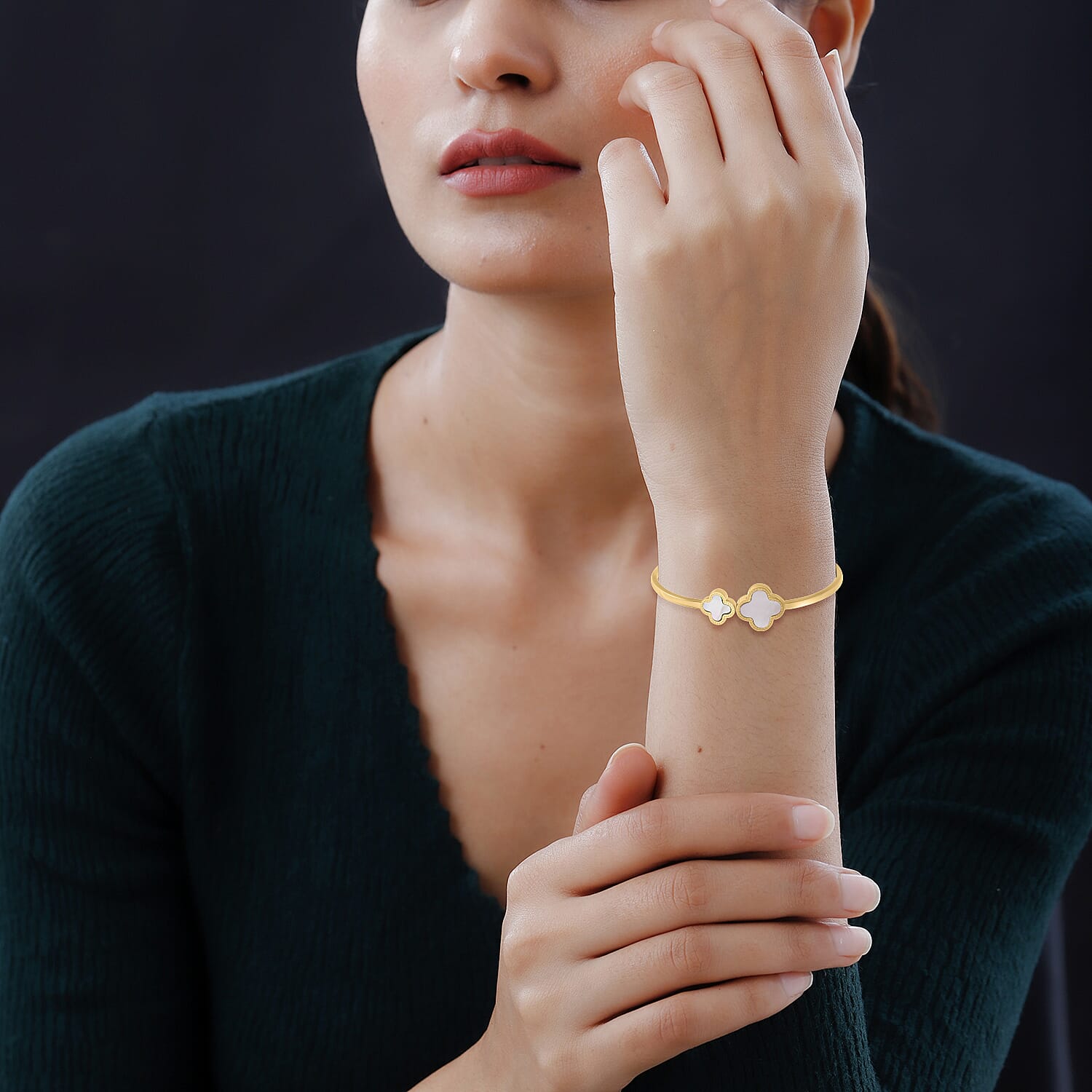 White Mother Of Pearl Van Cleef Bangle in Yellow Tone (Size - 7) 7929865 3