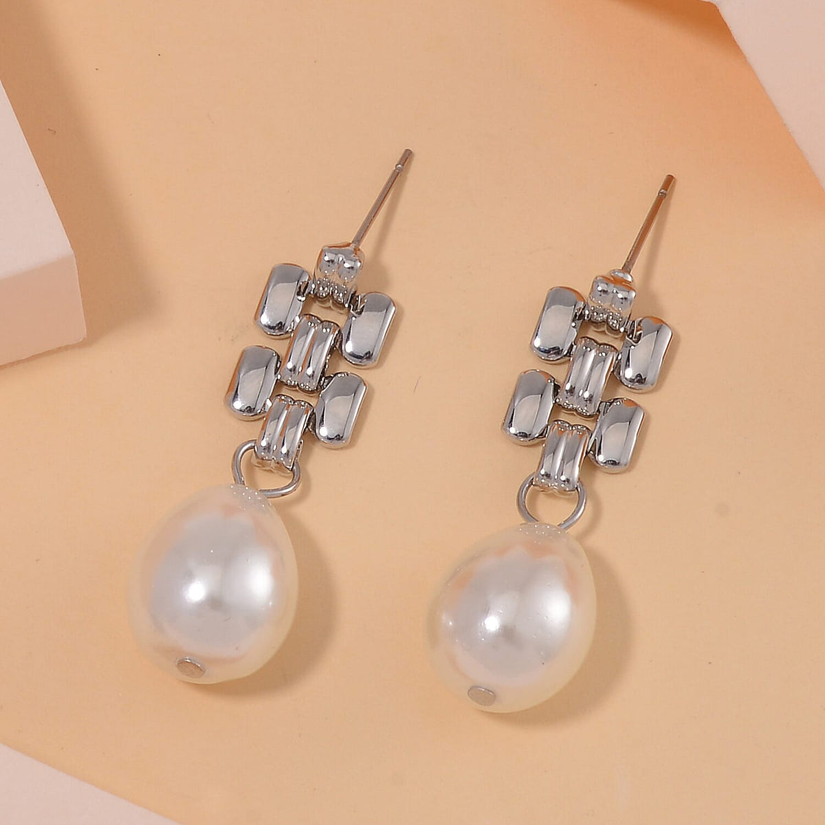 Panther Link White Shell Pearl Silver Plated Earrings 7797993 1