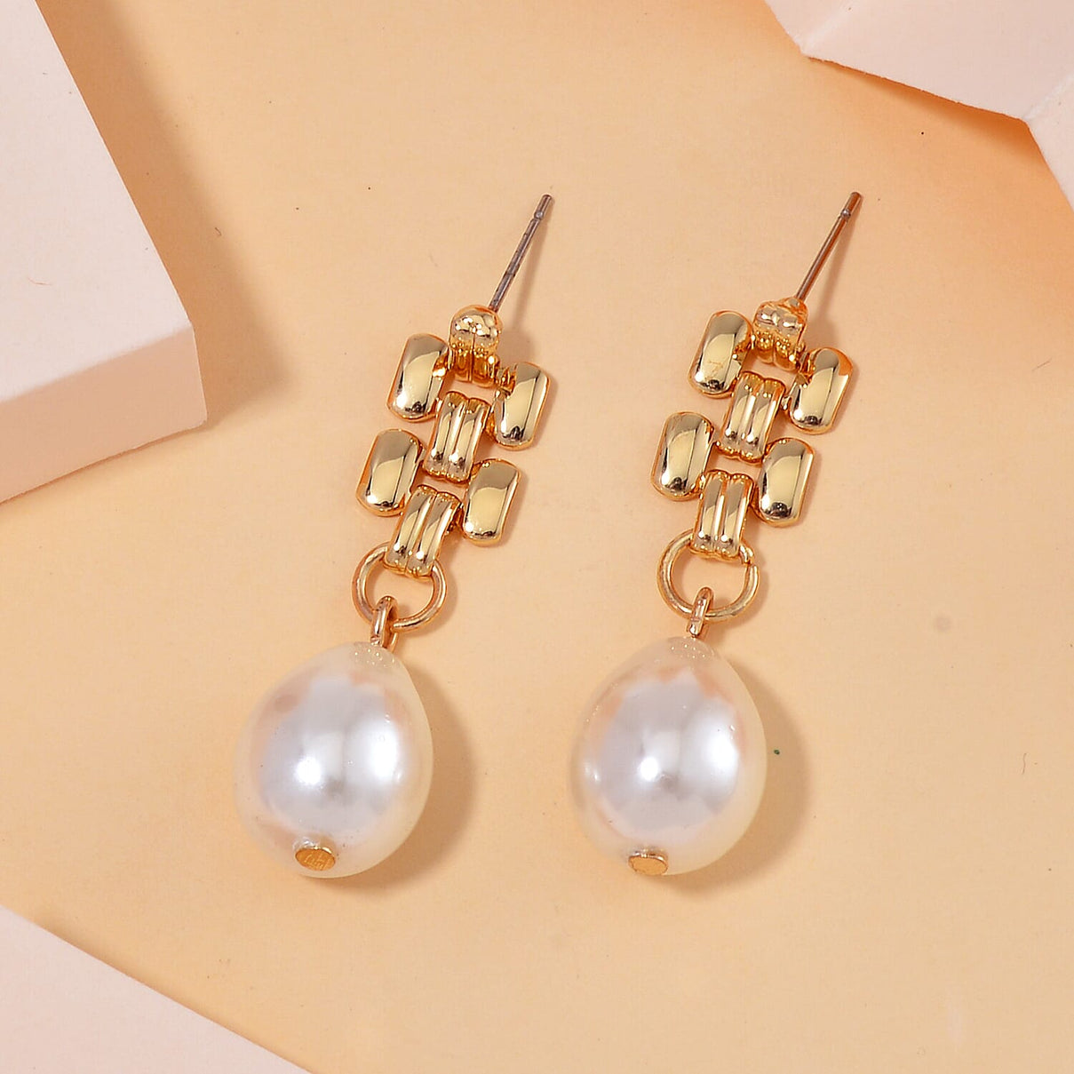 Panther Link White Shell Pearl Gold Plated Earrings 7798012 1