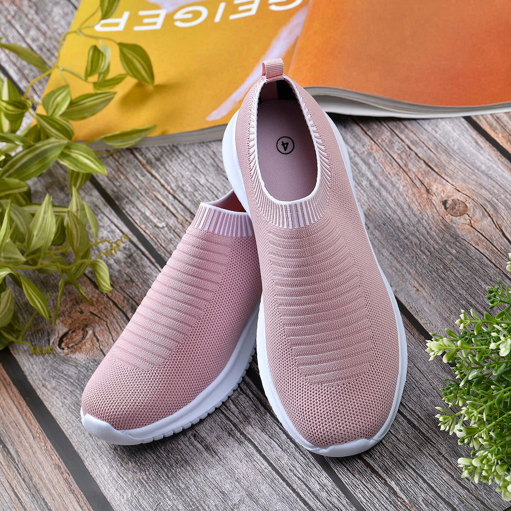 Close Out Comfy Knitted Trainers (Size 3) - Pink