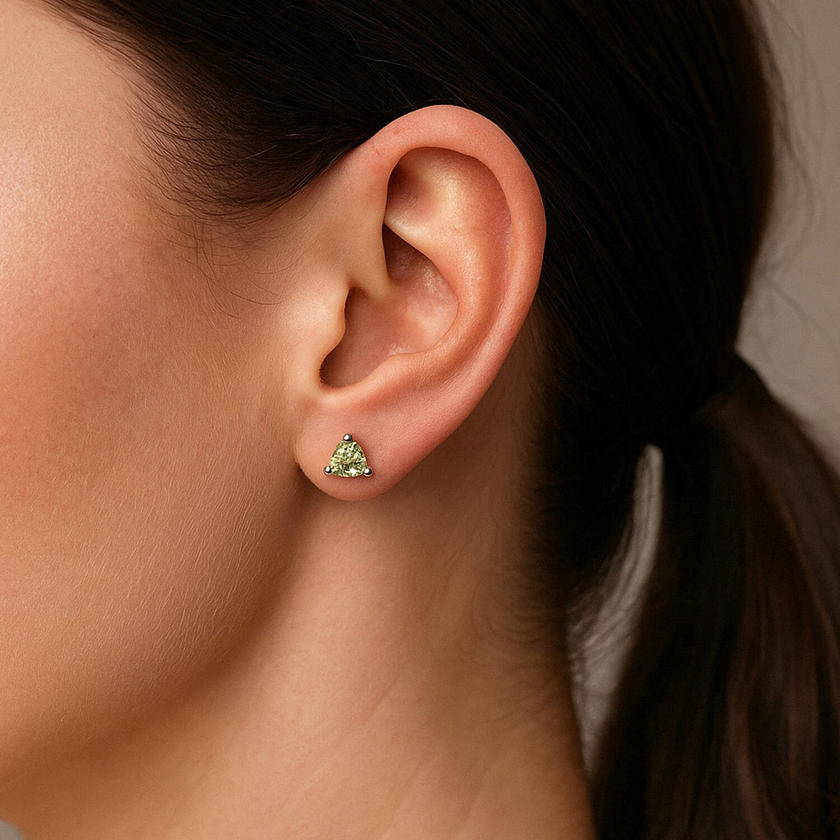 1.50 Ct Peridot Solitaire Stud Earrings in Platinum Plated Sterling Silver 3815894 3