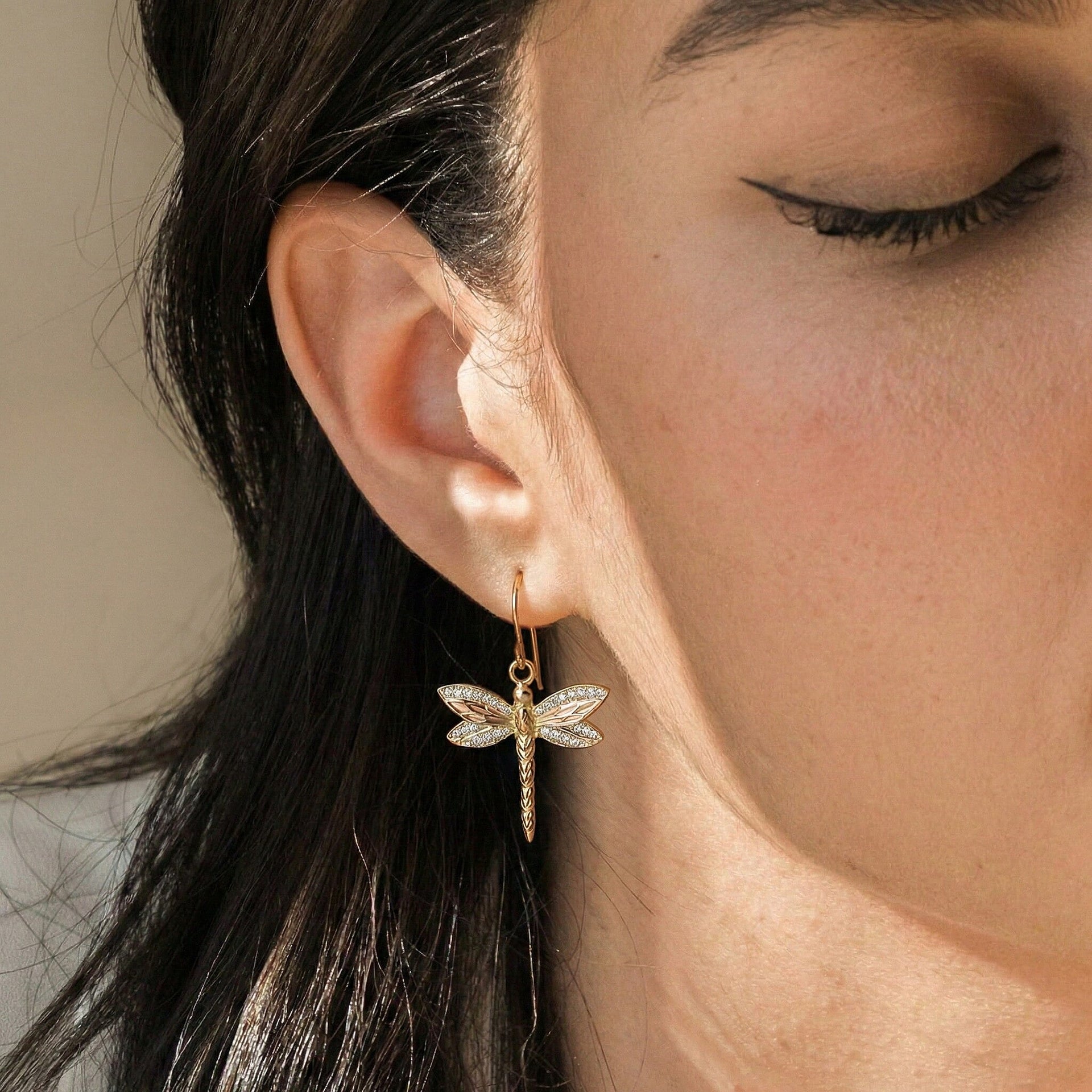 9K Tri Colour Gold 15MM X 17MM Textured Dragonfly Drop Earrings 0.45 grams 6093012 2