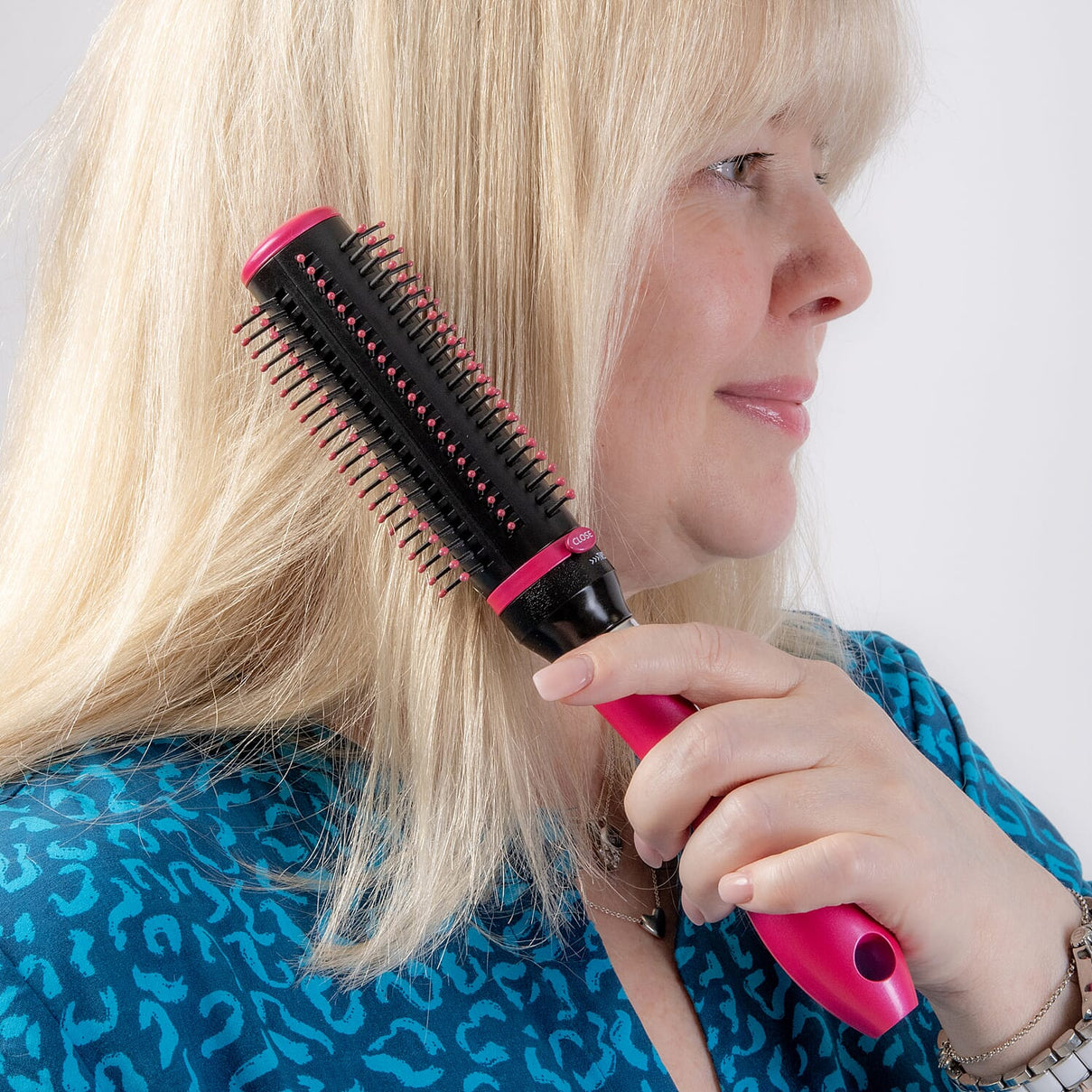 Neomi - Retractable Detangler Hair Brush 7877608 4
