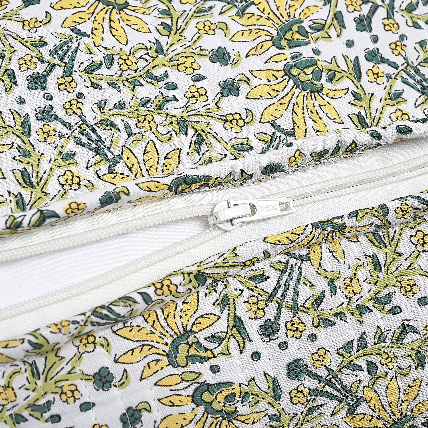 Cotton Quilted Travel Bag with Zipper Closure V32538438 6