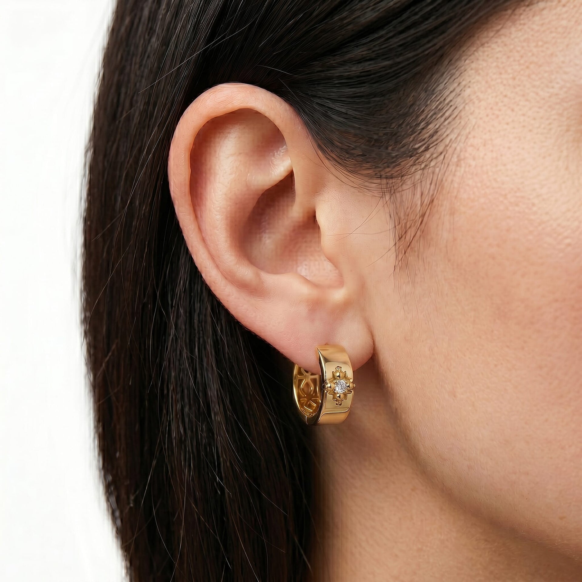 EverTrue White Diamond Huggie Hoop Earring in Yellow Gold Tone 8499981 2