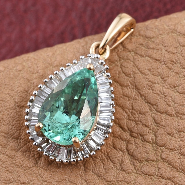 ILIANA 18K Yellow Gold 2.65 Carat AAA Boyaca Colombian Emerald Pear Halo Pendant With Diamond SI G-H