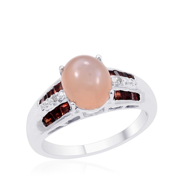 Mitiyagoda Peach Moonstone (Ovl 2.25 Ct), Mozambique Garnet and Diamond Ring in Platinum Overlay Ste