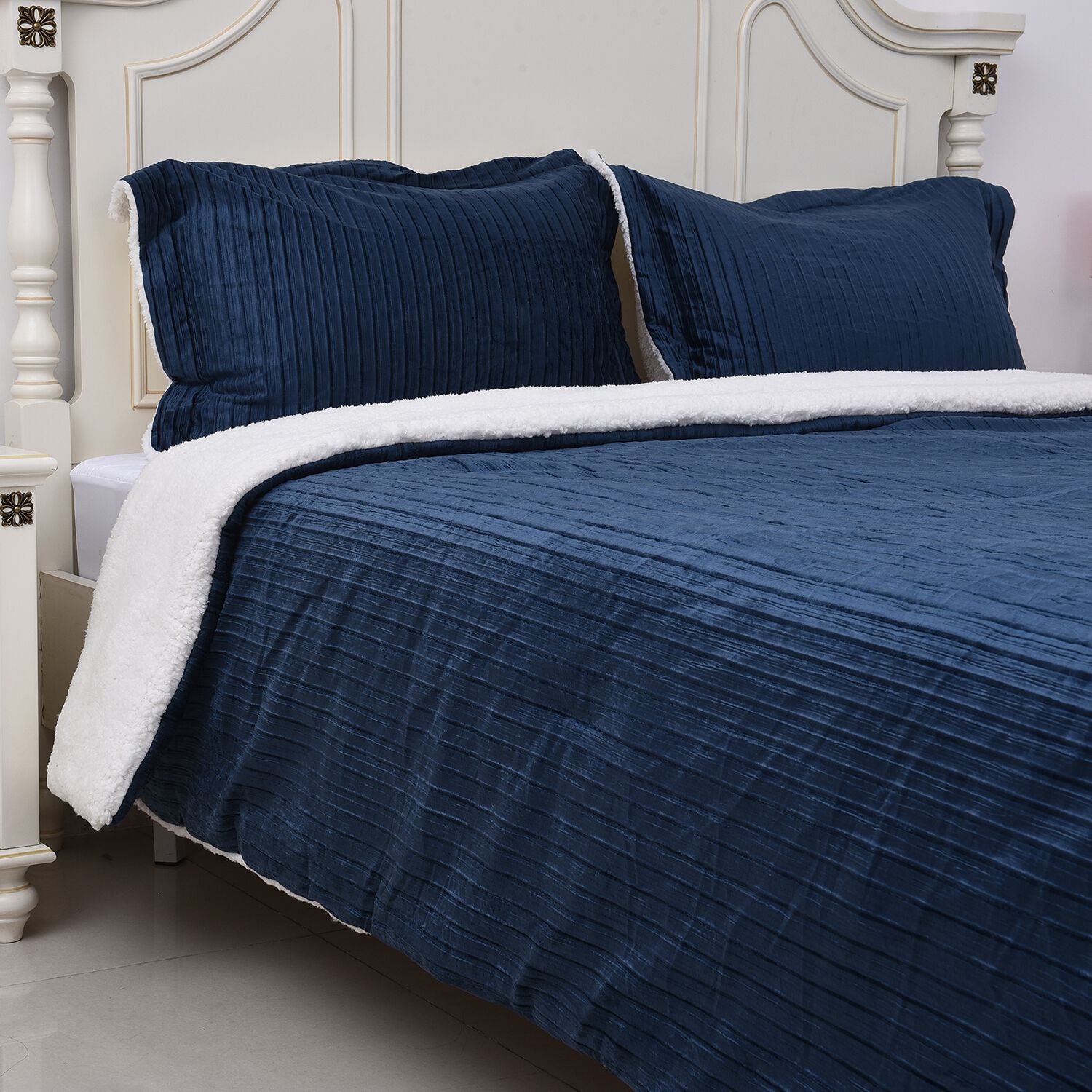 Luxury Edition Super Soft and Plush Pleated Faux Mink Sherpa Comforter Set and 2 Pillow Cases - Duvet (220x225) - Blue