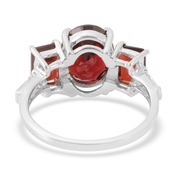 Mozambique Garnet (Ovl 4.07 Ct), White Topaz Ring in Rhodium Plated Sterling Silver 7.000 Ct.