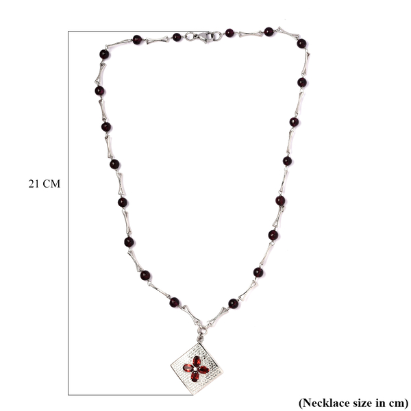 Mozambique Garnet and Rhodolite Garnet Necklace (Size - 18) in Silver Tone 30.94 Ct.