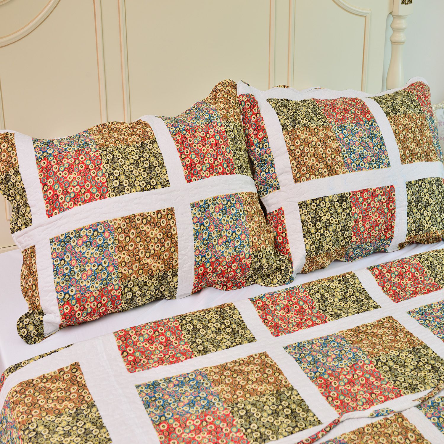 Red, Green, Blue and Multi Colour Floral Printed White Colour Quilt (Size 250X220 Cm) with 2 Shams (Size 70X50 Cm)