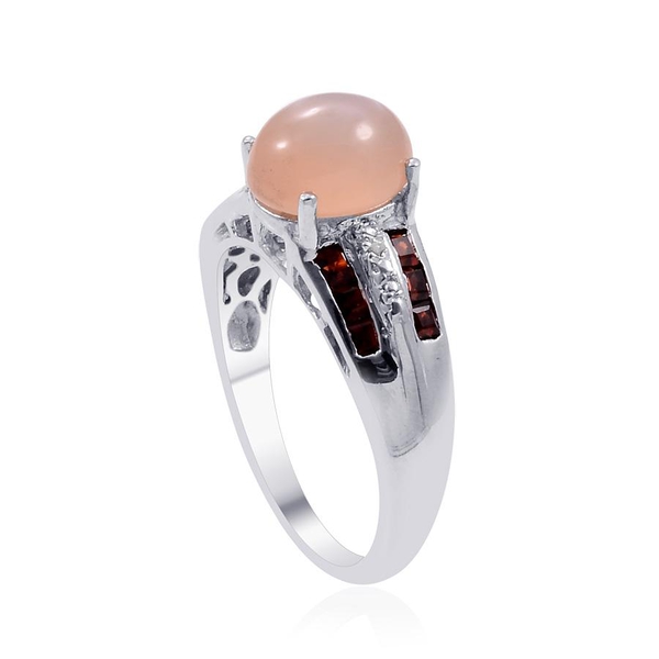 Mitiyagoda Peach Moonstone (Ovl 2.25 Ct), Mozambique Garnet and Diamond Ring in Platinum Overlay Sterling Silver 3.010 Ct.