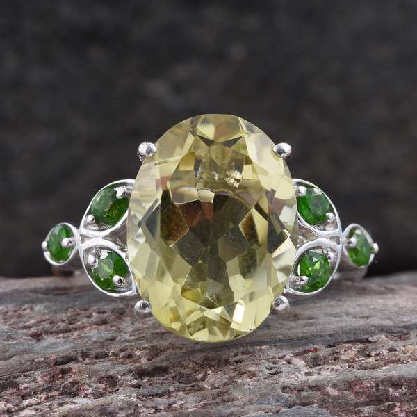Natural Green Gold Quartz (Ovl 8.00 Ct), Chrome Diopside Ring in Platinum Overlay Sterling Silver 8.500 Ct.