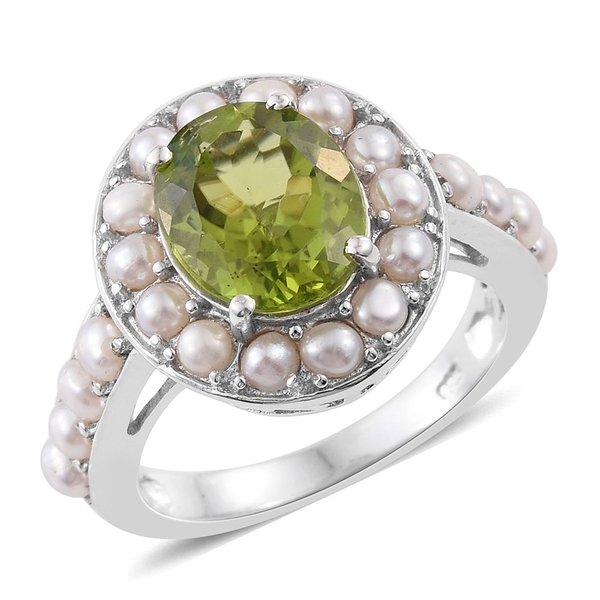 Designer Inspired - Hebei Peridot (Ovl 3.25 Ct), Fresh Water Pearl Ring in Platinum Overlay Sterling