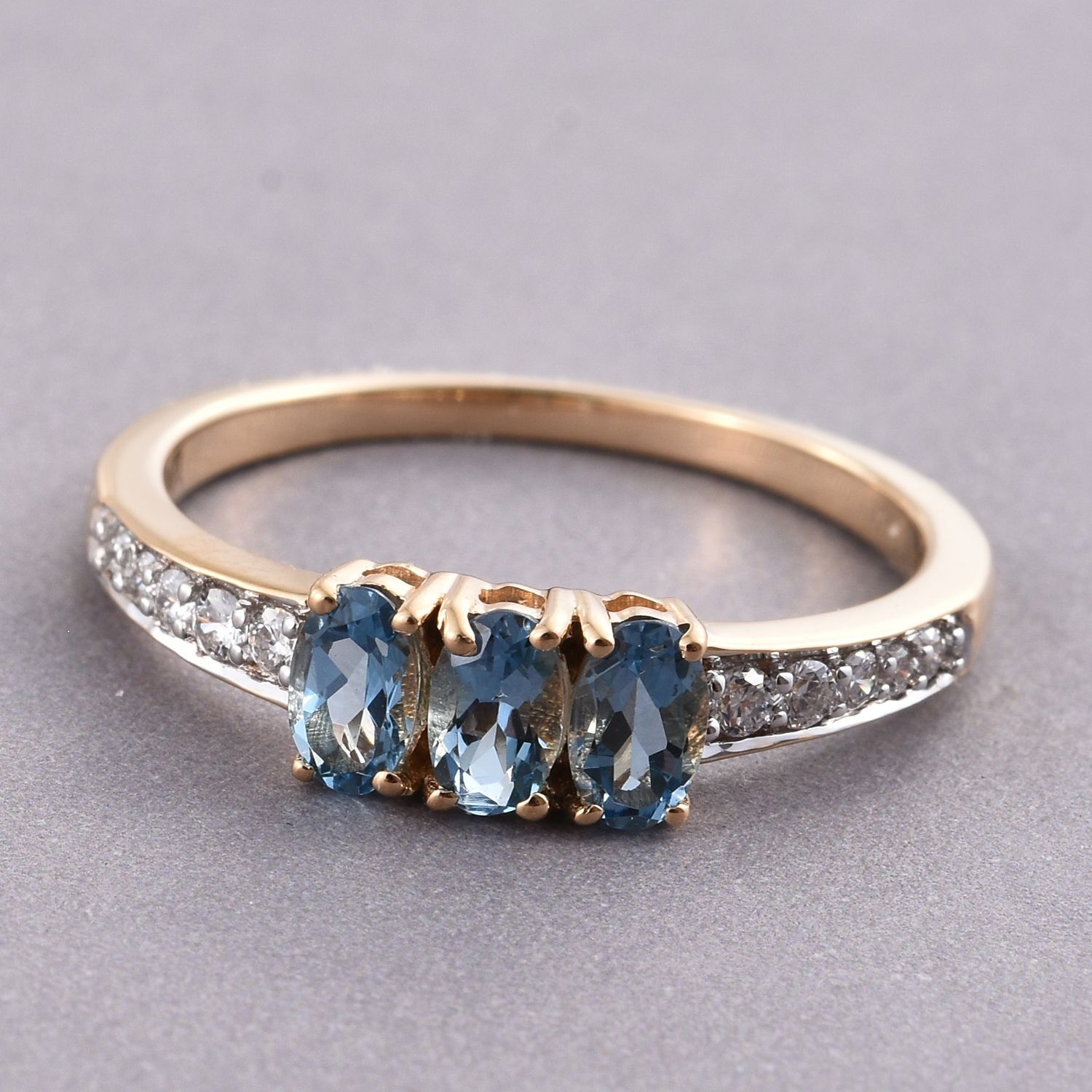 ILIANA 18K Yellow Gold AAA Santa Maria Aquamarine (Ovl), Diamond (SI G-H) 0.750 Ct.