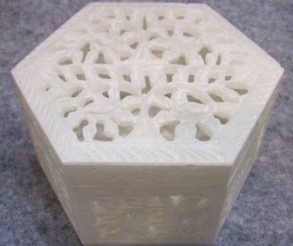 Hand Made Jali Cutout Work Hexagonal White Soapstone Box (Size 4x4x2 inch)