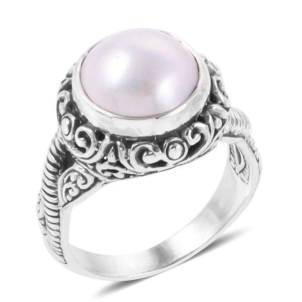 Royal Bali Colletion White Mabe Pearl (Rnd) Filigree Ring in Sterling Silver, Silver wt 6.88 Gms.