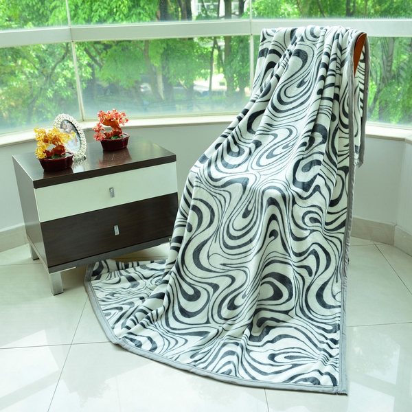 Superfine 300 GSM Microfiber Printed Flannel Black and White Colour Abstract Pattern Blanket (Size 2