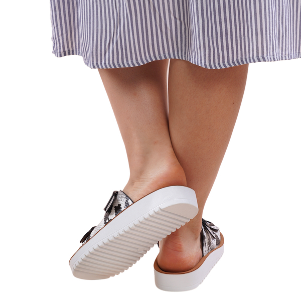 LA MAREY Snake Skin Pattern Two Strap Slip on Sandal (Size 3) - White