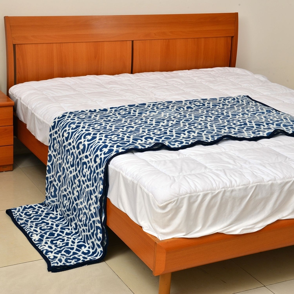 Superfine Microfibre Flannel Printed Blanket Blue and White Colour  (Size 150x200 Cm)