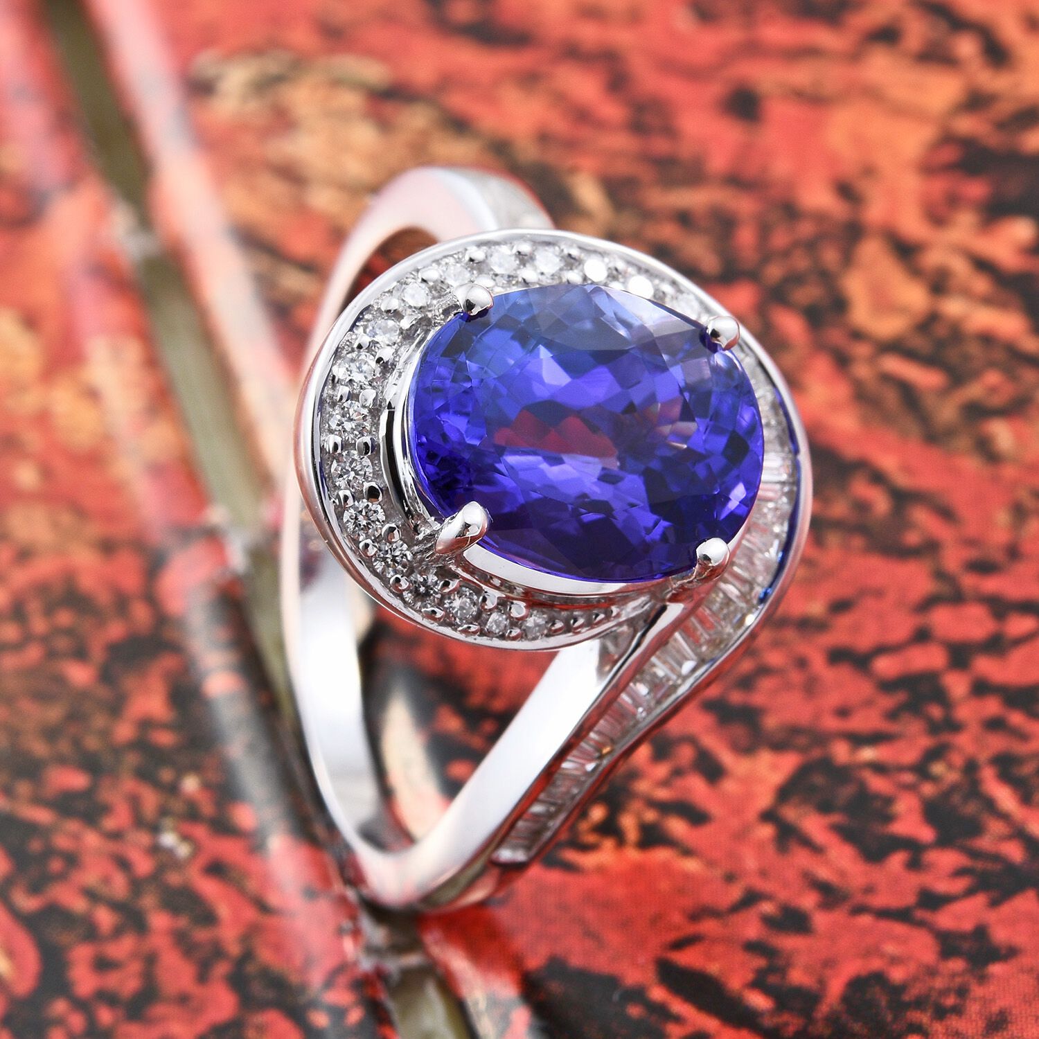 Exclusive Edition-ILIANA 18K W Gold AAA Tanzanite (Ovl 4.75 Ct), Diamond (SI-G-H) Ring 5.000 Ct.Gold wt 7.00 Gms