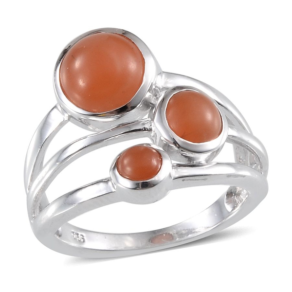Mitiyagoda Peach Moonstone (Rnd 2.25 Ct) 3 Stone Ring in Platinum Overlay Sterling Silver 3.650 Ct.