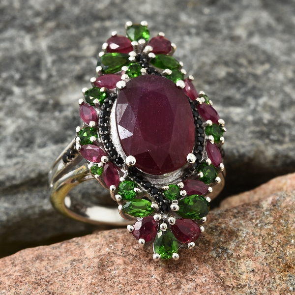 Limited Edition and Designer Inspired- Rare African Ruby (Size Ovl 14X10 8.20 Ct), Chrome Diopside and Black Spinel Ring in Platinum Overlay Sterling Silver 12.000 Ct. Silver wt 6.65 Gms.