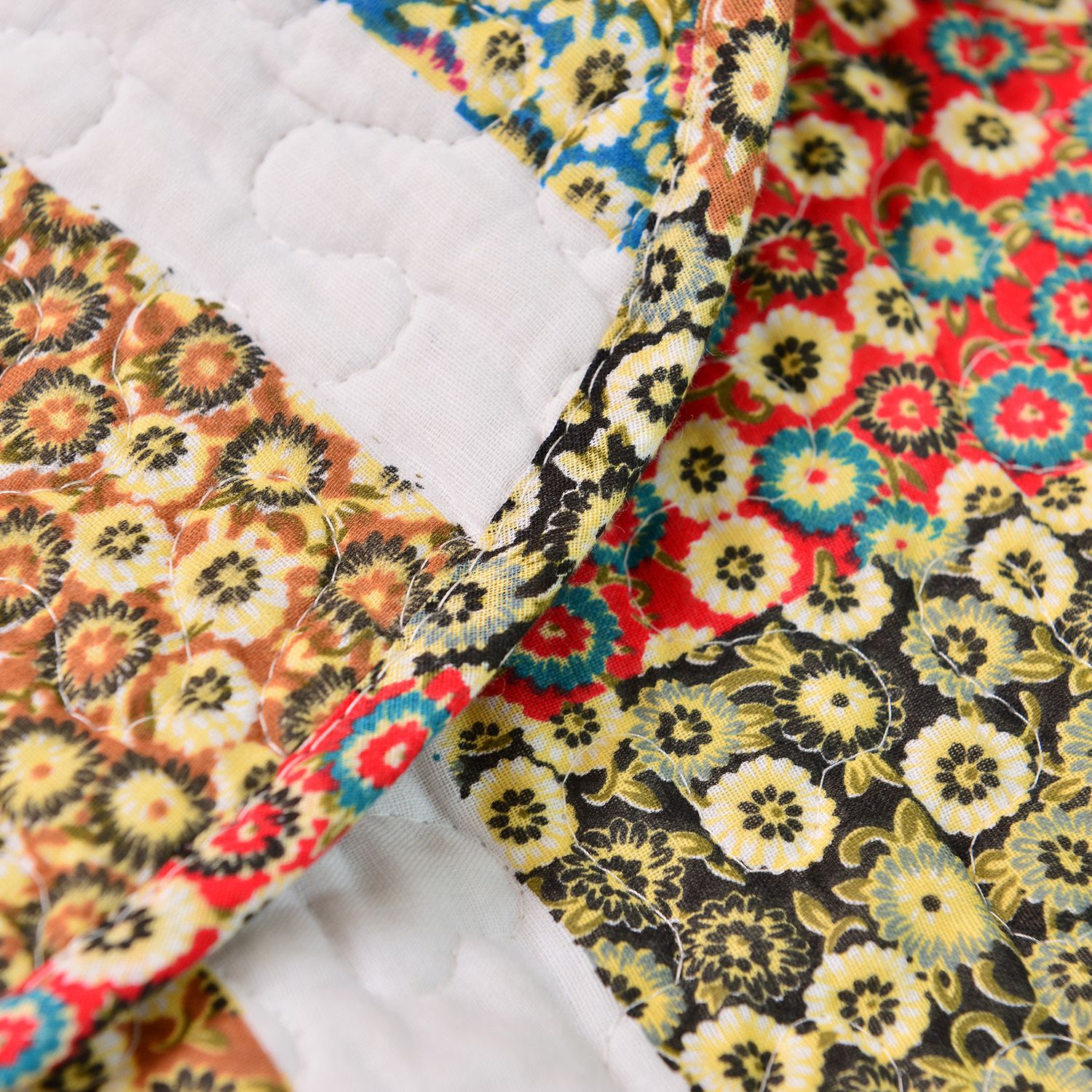 Red, Green, Blue and Multi Colour Floral Printed White Colour Quilt (Size 250X220 Cm) with 2 Shams (Size 70X50 Cm)