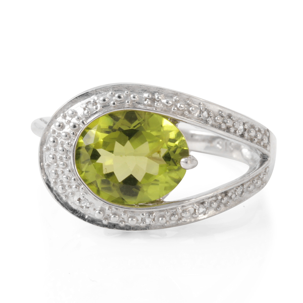 Hebei Peridot (Ovl 2.75 Ct), White Topaz Ring in Sterling Silver 2.790 Ct.