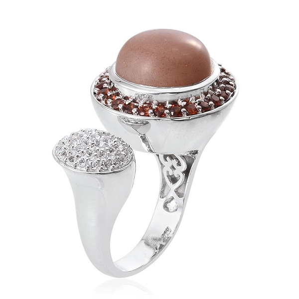 Morogoro Peach Sunstone (Rnd 11.00 Ct), Mozambique Garnet and White Topaz Ring in Platinum Overlay Sterling Silver 13.000 Ct.