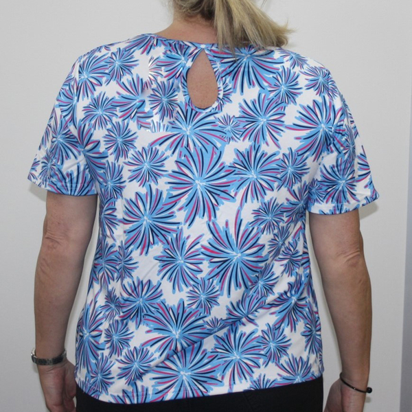 Aura Boutique Printed Short Sleeve Top (Size L) - White & Blue