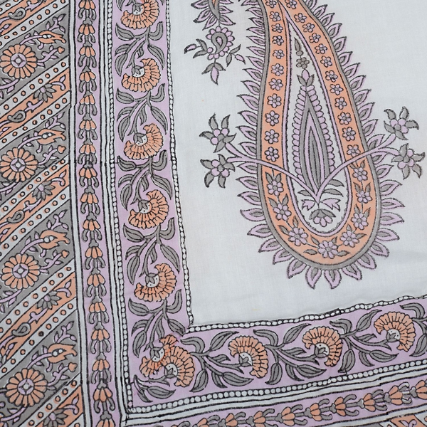 Cotton and Fibre Multi Colour Paisley Pattern White Colour Quilt (Size 274 x223 Cm)