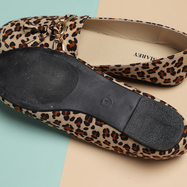 LA MAREY Leopard Pattern Velvet Flat Shoes with Tassel (Size 3) - Beige