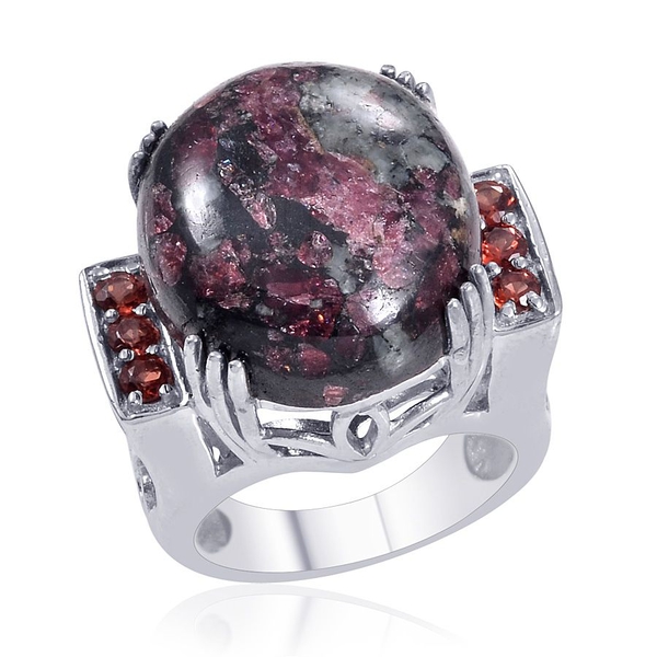 Eudialyte (Ovl 17.50 Ct), Mozambique Garnet Ring in Platinum Overlay Sterling Silver 18.000 Ct.