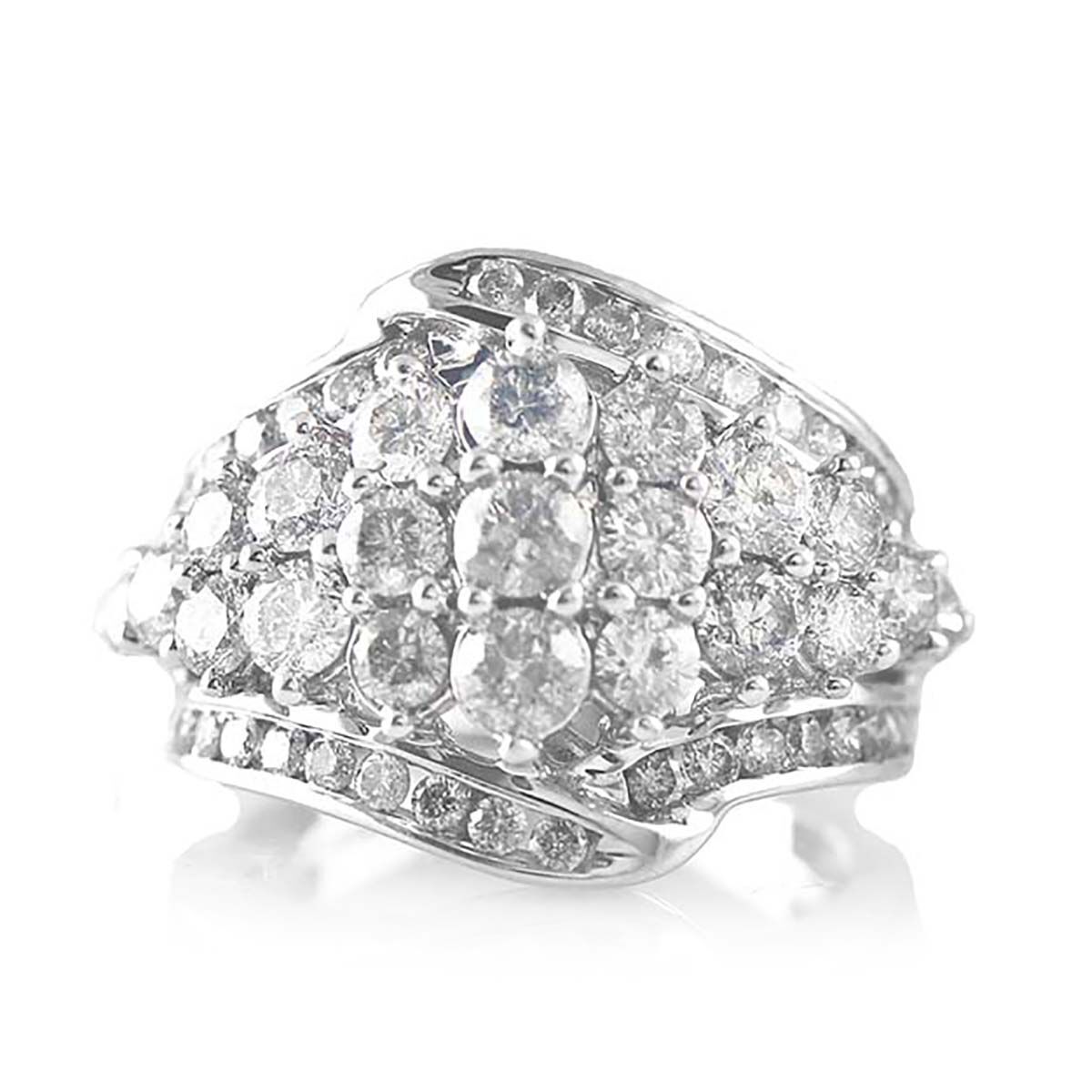 3 Carat Diamond Cluster Ring in 9K White Gold 6.90 Grams 12 GH