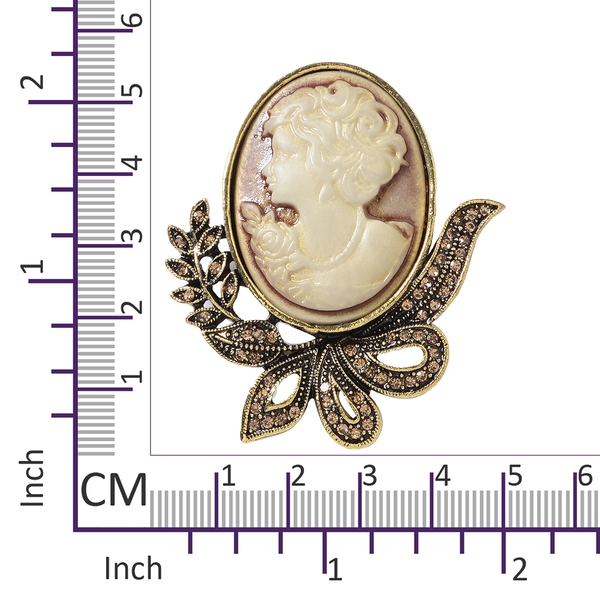 Champagne Colour Austrian Crystal (Rnd) Cameo Brooch in Gold Tone