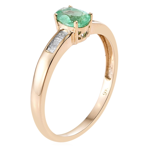 9K Yellow Gold Boyaca Colombian Emerald (Ovl), Diamond Ring 0.900 Ct.